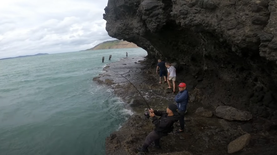 Best Rock Fishing Spots in Auckland: Your Ultimate Guide